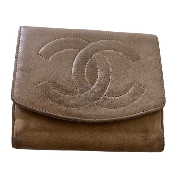 CHANEL Timeless Beige Caviar BiFold Wallet - Picture 16 of 17